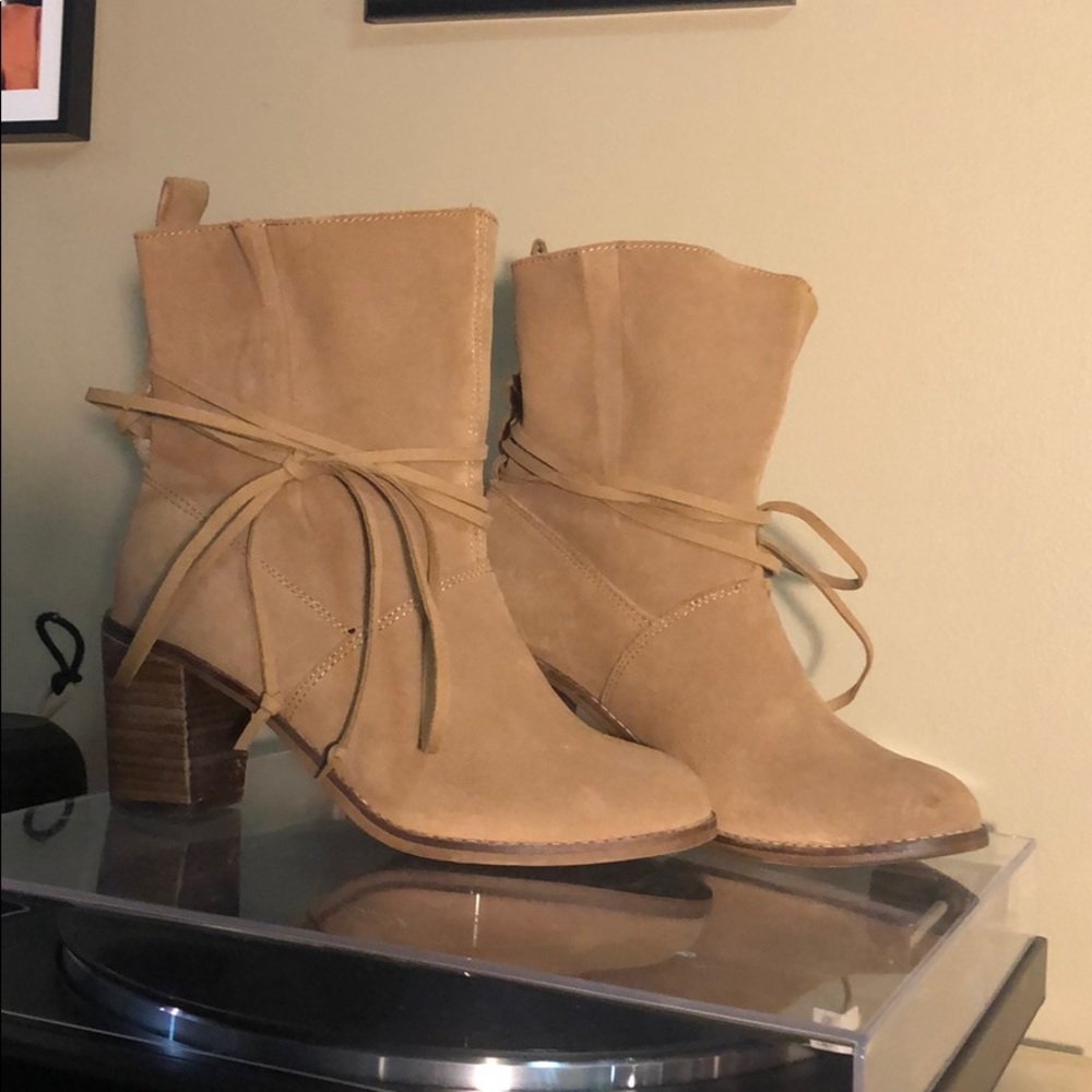 Toms Booties - Picture 2 of 6
